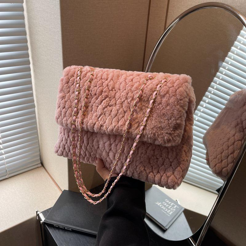 Fashion Women Shoulder Bag Furry Handbag Chain Underarm Bag Large Capacity Square Flap Messenger Bag Plush Totes ARI