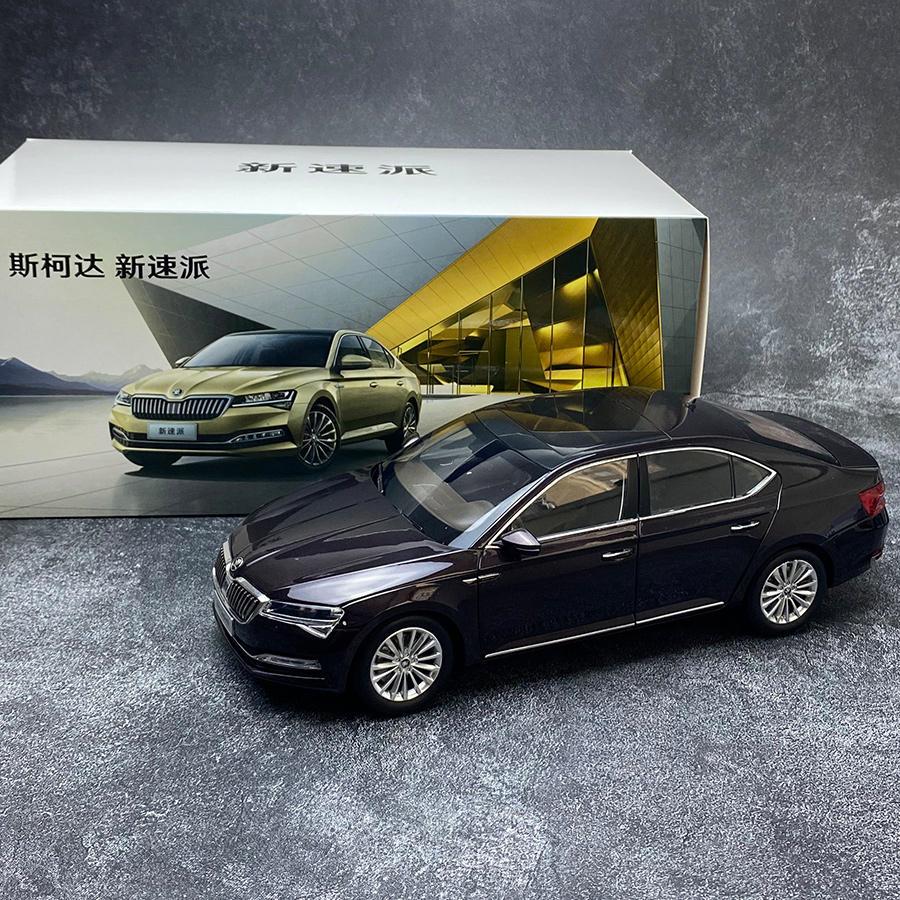 CXUX8 1:18 SKODA SUPERB Литой Модель Автомобиля Металлический Литой Игрушечные Машинки Модель Автомобиля Высокая Симуляция Коллекция Детские Подарки Украшение