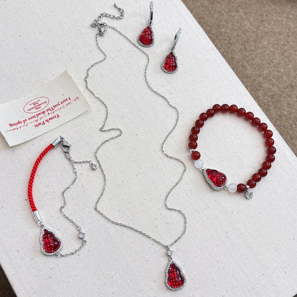 2024 Red Agate Gourd Pendant Necklace & Bracelet Set – High-End Design