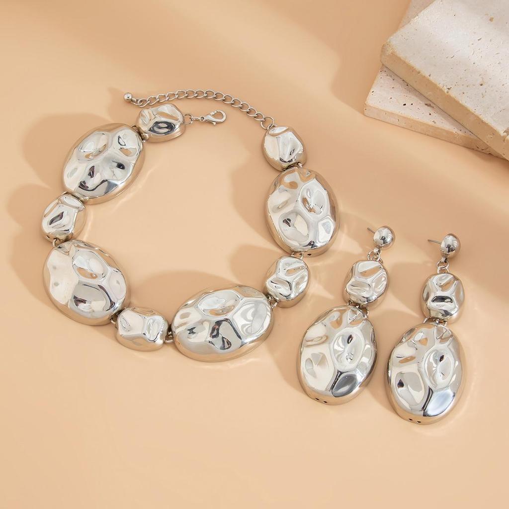 Stylish Irregular Metallic Necklace Set: European & American Shiny Pleated Design AVE