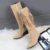 85/Женские сапоги на высоком каблуке, осенние и зимние новые однотонные сапоги с заостренным толстым каблуком и большой кисточкой