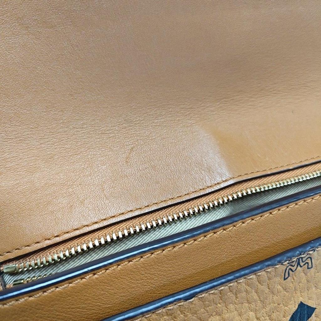 [Pre-Owned] Millie Visetos Classic Monogram Print Light Trendy Cool Girl Flap Chain Crossbody Bag Medium - Good #16H174W