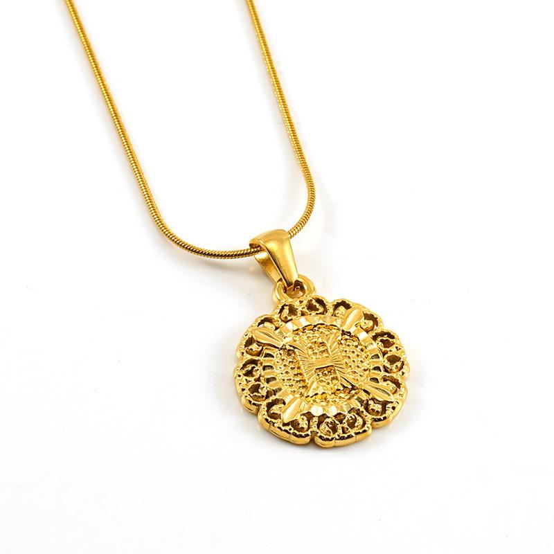 New fashion titanium steel letter pendant, clavicle chain, round embossed design necklace, personalized versatile men and women