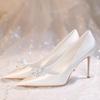 Мода 2025 Новые Летние Туфли Свадебные Белые Стразы Жемчуг Женские Сексуальные Остроносые Атласные Туфли Лодочки на Высоком Каблуке Шпильке Обувь для Невесты
