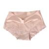 Женские трусы средней талии с кружевной отделкой, закрывающие ягодицы, бесшовные однотонные эластичные трусики