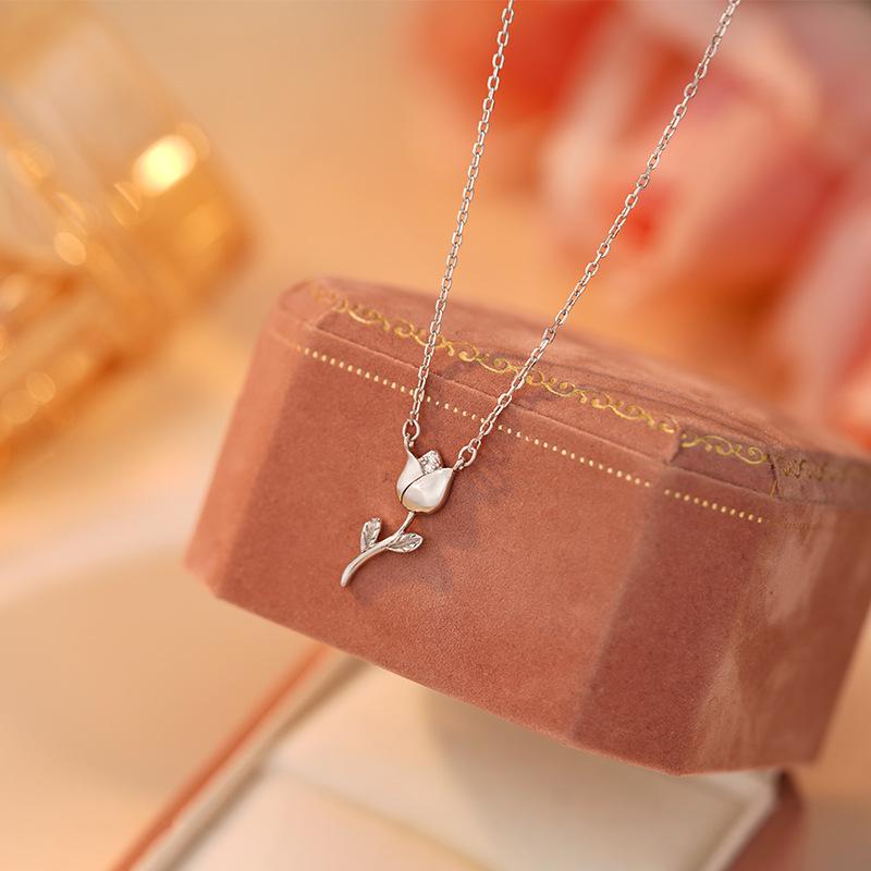 Ожерелье-тюльпан. Свежий, милый, художественный стиль. Милая, простая и милая цепочка-воротник для девочки.