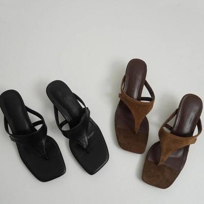 Мода Новые Женские Простые Сандалии на Танкетке с Ремешком через Палец Женские Сандалии с Квадратным Носком на Тонком Ремешке Сексуальный Темперамент Высокие Каблуки Сандалии Шлепанцы