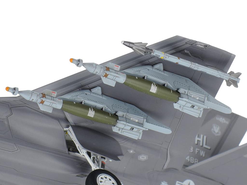 Tamiya Коллекция Warbird Series Lockheed Martin Lightning II Пластиковая модель 60792 1/72 № 92 F-35A