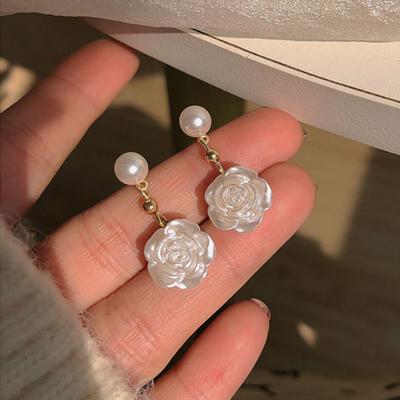 Серьги-гвоздики Super Fairy Camellia с жемчугом и белой розой, новые легкие роскошные серьги-гвоздики