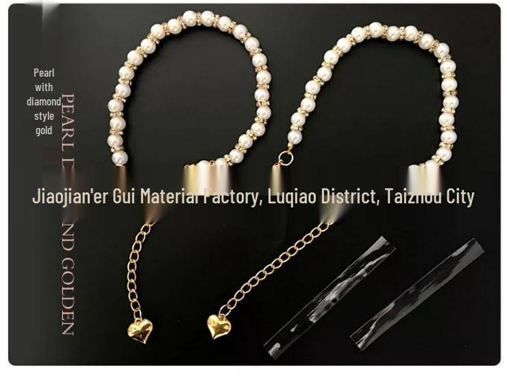 Босоножки на высоком каблуке со шнуровкой и жемчужной цепочкой