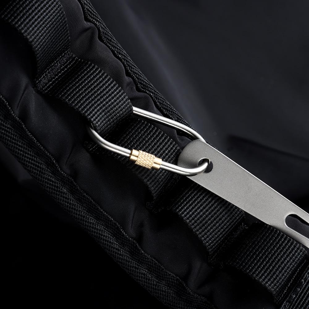 Buckle Backpack Buckle Outdoor Camping Carabiner Lightweight Hanging Buckle TC4 Titanium Keychain