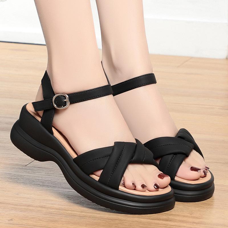 Пляжные сандалии женские повседневные туфли 2025 мягкий кожаный костюм женский бежевый толстый средний гладиатор противоскользящий дышащий удобный