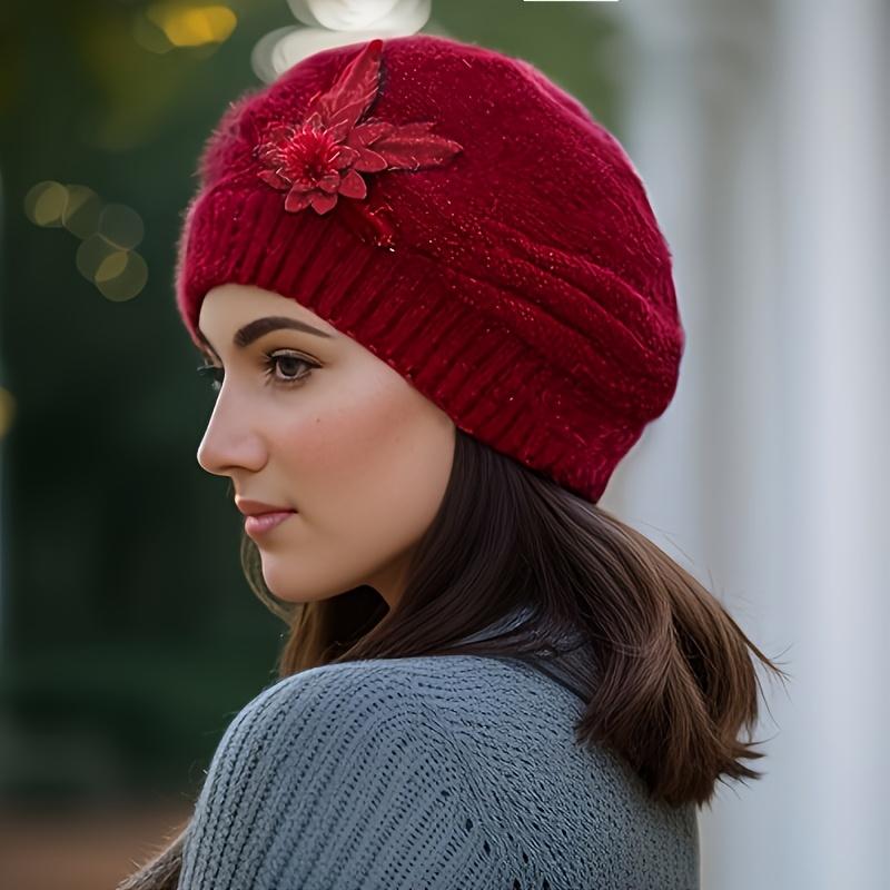 2025 Цветочный Декор Полосатая Шапка Бини Свободного Покроя Элегантные Однотонные Шапки Эластичные Шапки Бини Теплые Береты для Женщин на Осень и Зиму