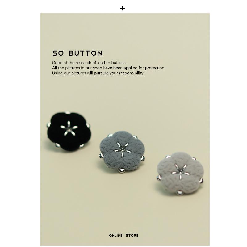 Yisen ESSTUDIO Cold Plum Blossom Metal Button for Cheongsam Suit – Decorative Coat Button