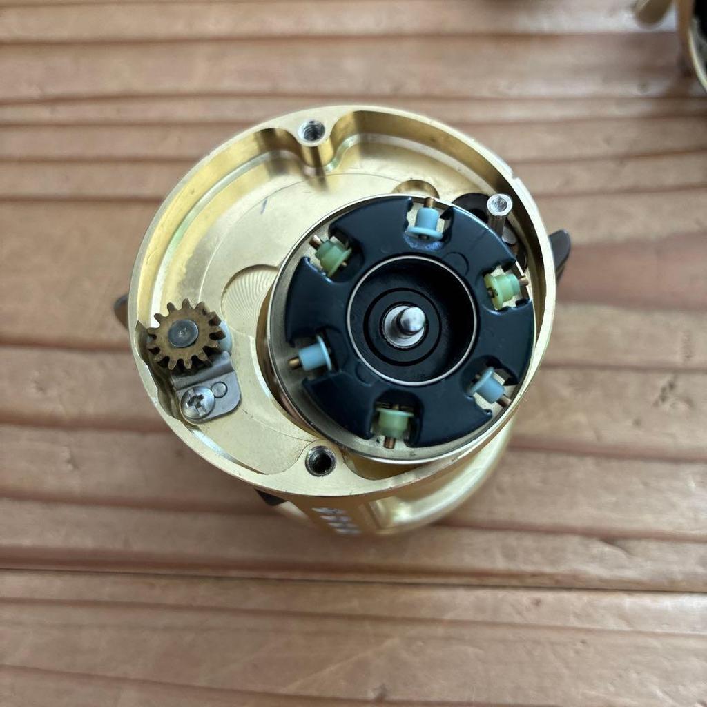 Б/у SHIMANO CALCUTTA 50XT Calcutta праворукая