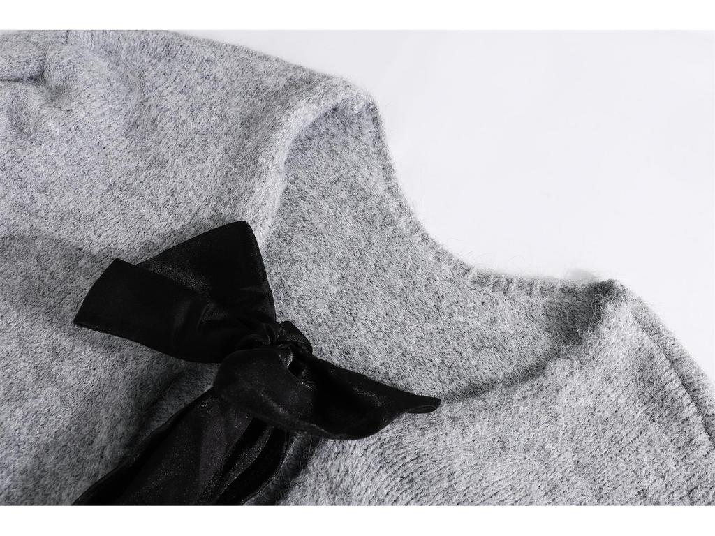 Серый трикотажный свитер-пуловер с бантом в корейском стиле: Модный, Стройнящий, Уличный Стиль для Осенних Женщин