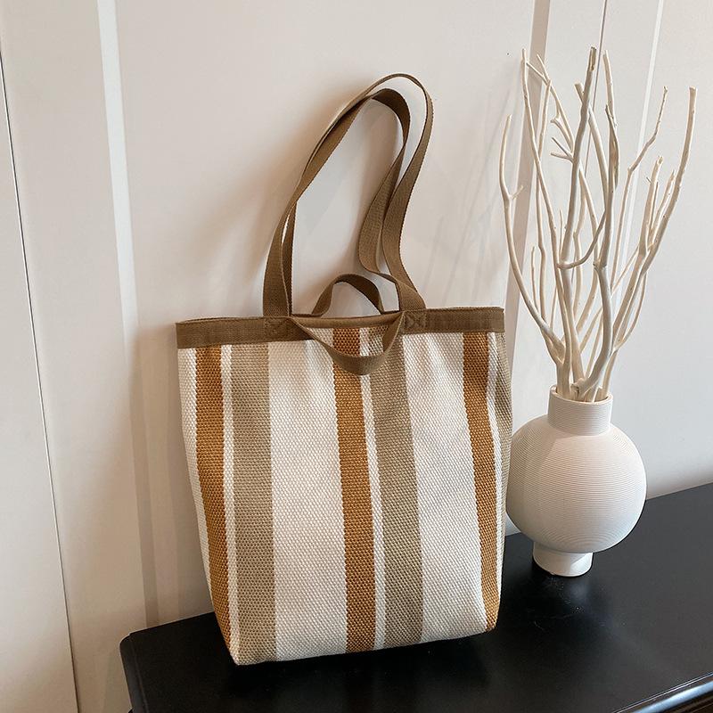 Новая полосатая контрастная сумка большой вместимости, модная, для поездок на работу, универсальная на плечо, вязаная тканевая сумка