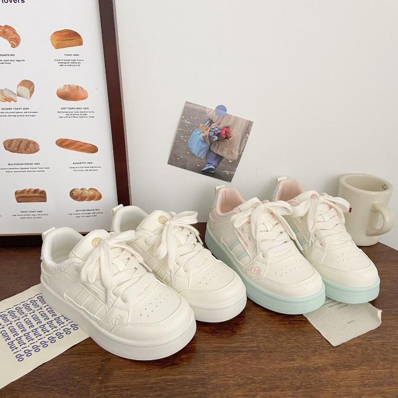 Женская обувь на толстой подошве, мягкая подошва, не устают ноги, маленькие белые туфли, новый осенний нишевый дизайн, повседневная студенческая спортивная обувь