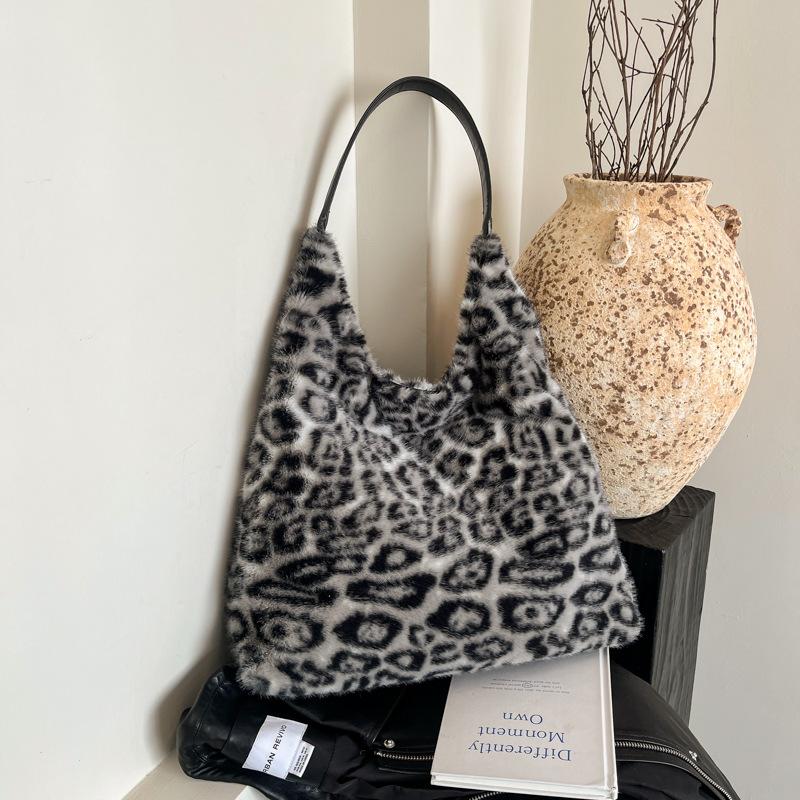 Leopard Print Plush Bag Women's Autumn and Winter Fashion Fluffy Tote Bag Versatile Large-capacity Shoulder Bag