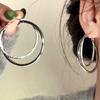 Тенденция 2025 года: Минималистичные серьги-кольца большого размера с двойным кругом - Серьги в стиле авангард для женщин