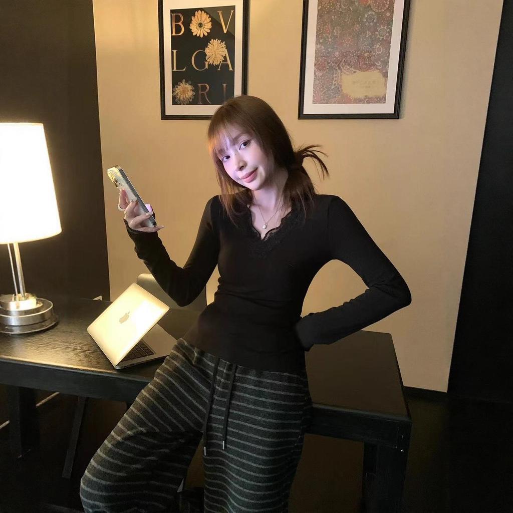 2025 Women's Slim Fit V-Neck Thermal Fleece Lace Patchwork Long Sleeve T-Shirt for Autumn/Winter