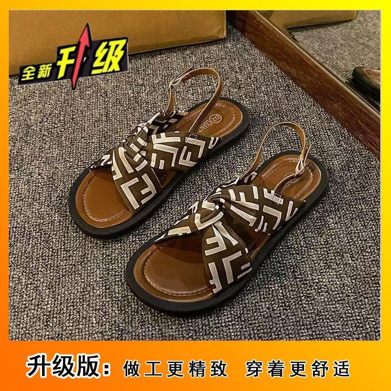 Summer breathable ins versatile high-value beach shoes 2025 new shoes women's Korean version fashion sandals women's outer wear