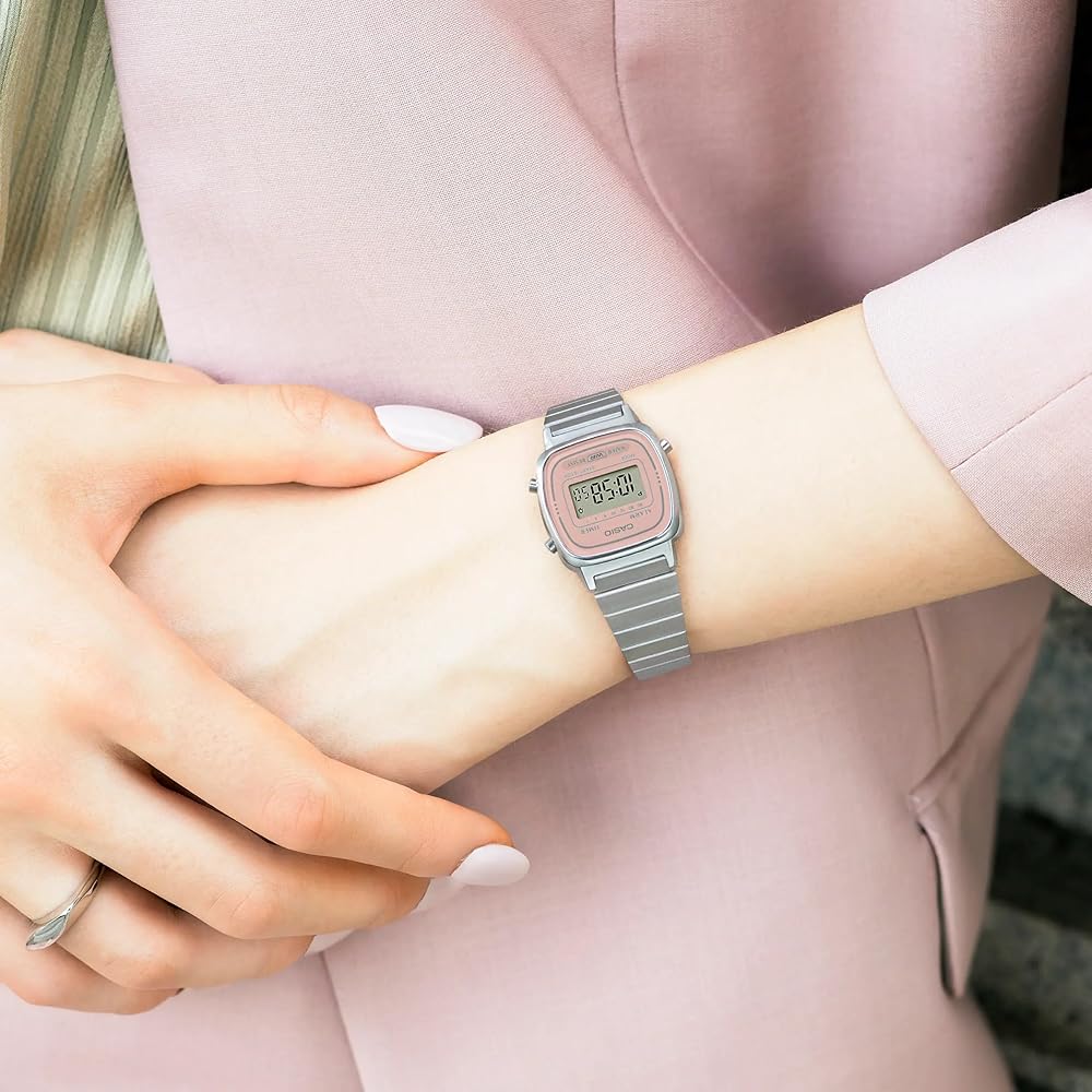 Женские цифровые кварцевые часы Casio LA670WEA-8AEF с браслетом из нержавеющей стали Серебристые