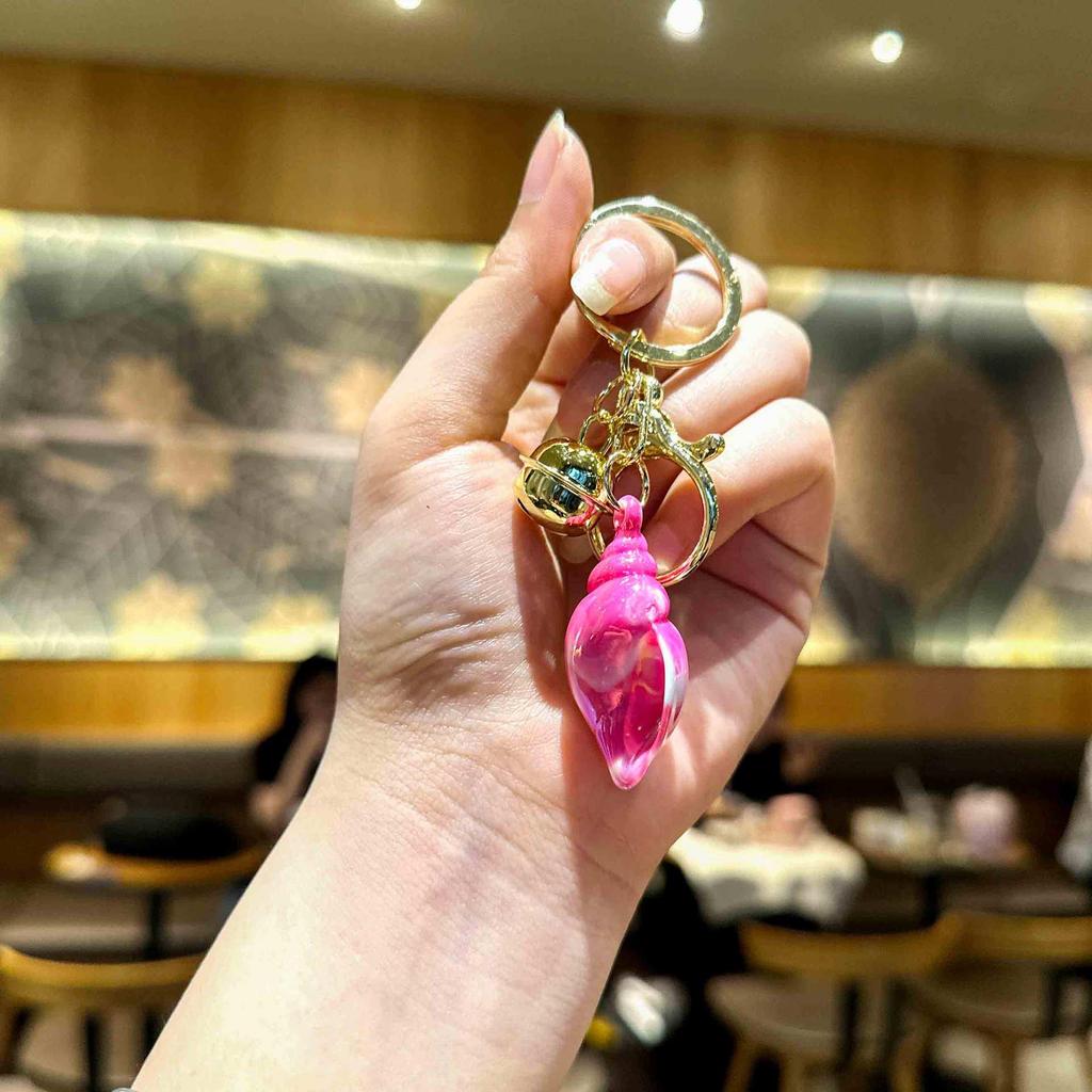 Iridescent Seashell Acrylic Keychain: Chic & Colorful Pendant for Girls' Bags & Cars
