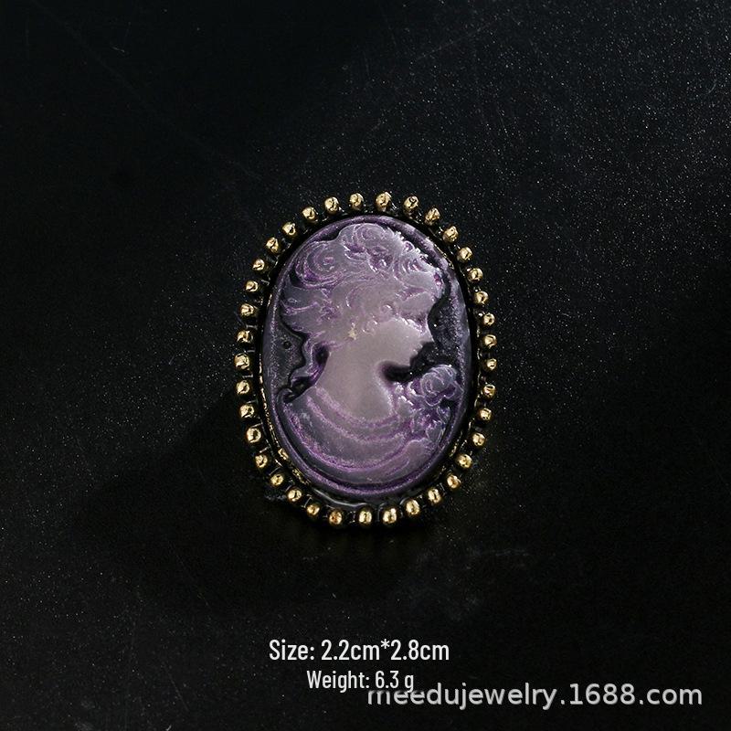 Elegant Resin Alloy Brooch: Retro Relief Art Jewelry for European & American Fashion