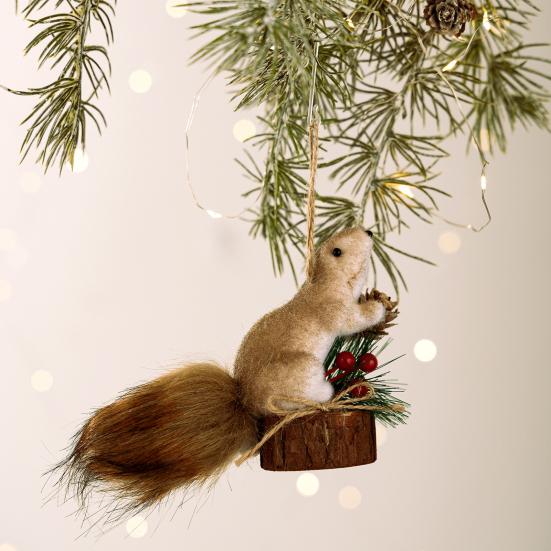 Foam Squirrel Ornament 3D Artificial Squirrel Figurine with Pine Cones Berries Cute Fake Animal Christmas Tree Hanging Decoration for Winter