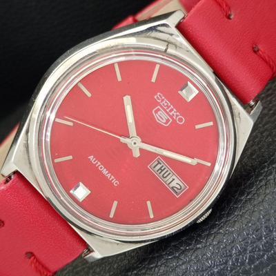 АВТОМАТИЧЕСКИЕ 7006A ВИНТАЖНЫЕ SEIKO 5 ЯПОНИЯ МУЖСКИЕ ЧАСЫ С КРАСНЫМ ЦИФЕРБЛАТОМ a701634-5