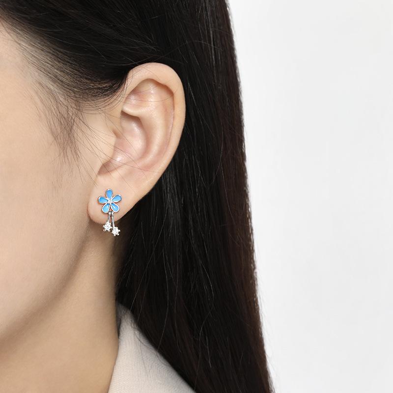 Exquisite Blue Small Flower Tassel Earrings Anti-allergic High-end Design Feel Cold and Cool Little Daisy Earrings