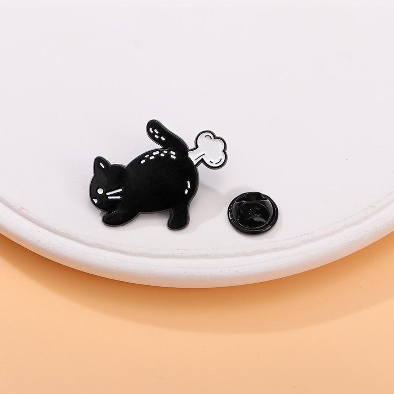Adorable Black Cat Cartoon Brooch: Simple Animal-Shaped Accessory
