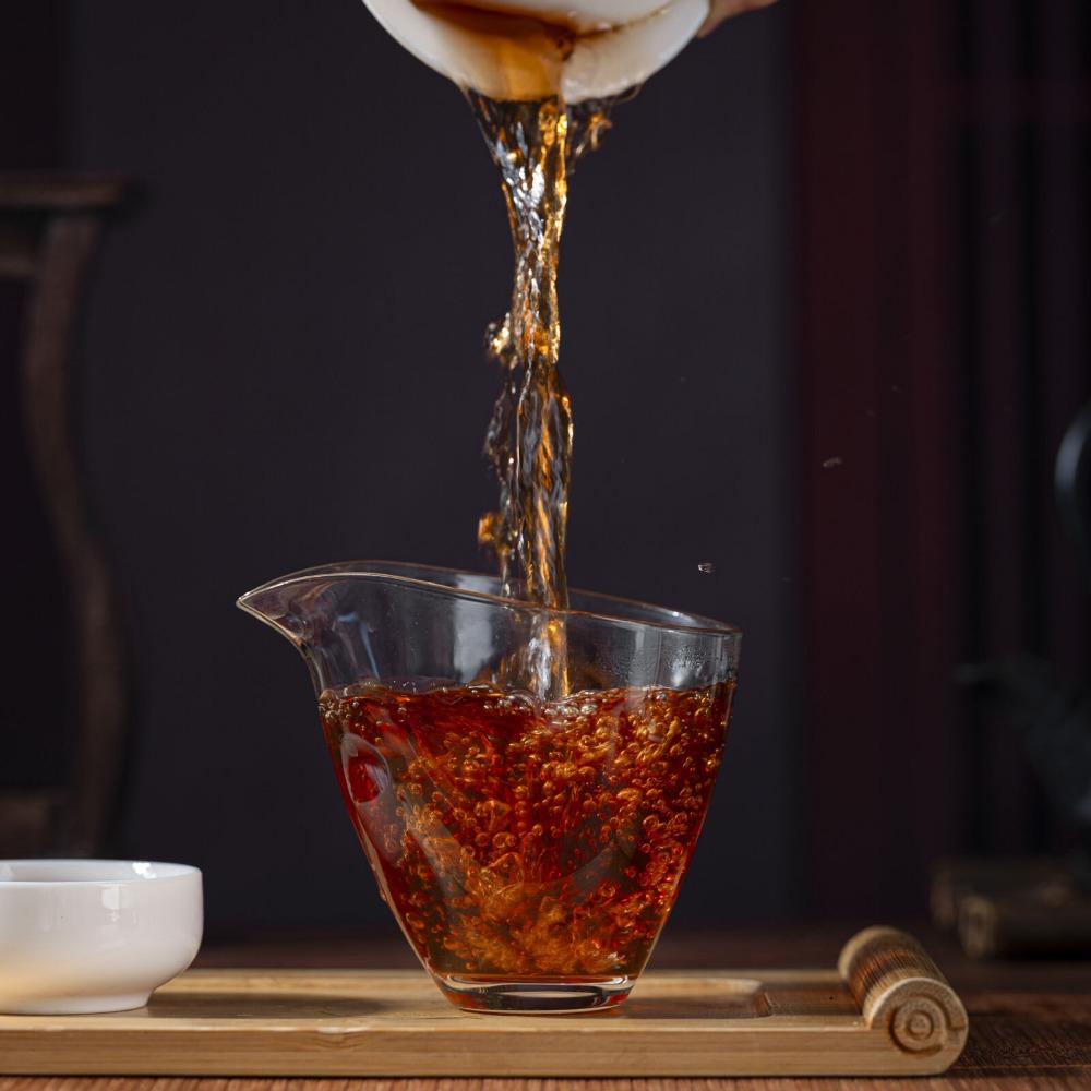 Чай пуэр 2016 года, коричневый горный Юньнань, выдержанный - 357 г.