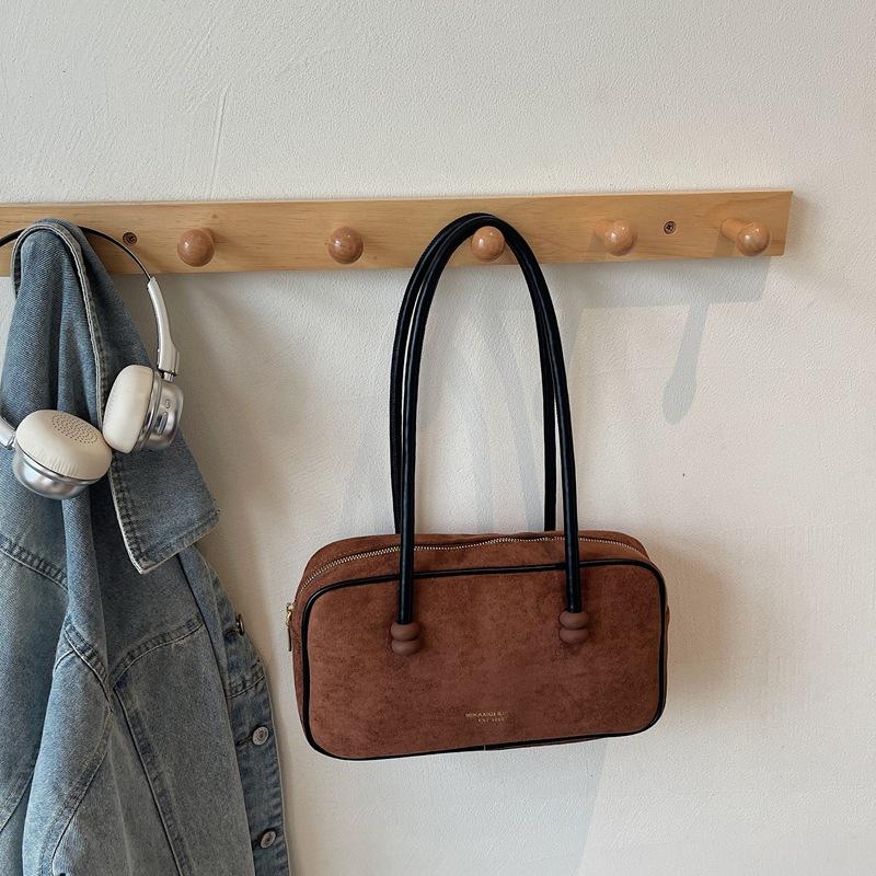 Повседневная вместительная универсальная простая и модная новая замшевая сумка-хобо 2025 осень женская портативная на плечо подмышку