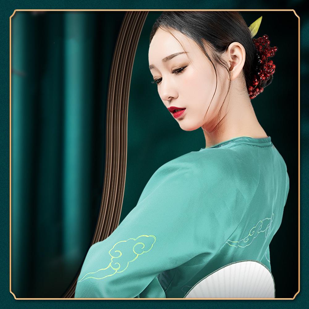 Роскошный увлажняющий набор из десяти предметов. Набор увлажняющих гладких консилеров для ухода за кожей.