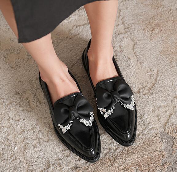 Модные туфли с острым носком, женские, шелковые, с бантом и стразами, оксфорды, женские, на низком толстом каблуке, плоские кроссовки, женские, офисные, нарядные, лоферы