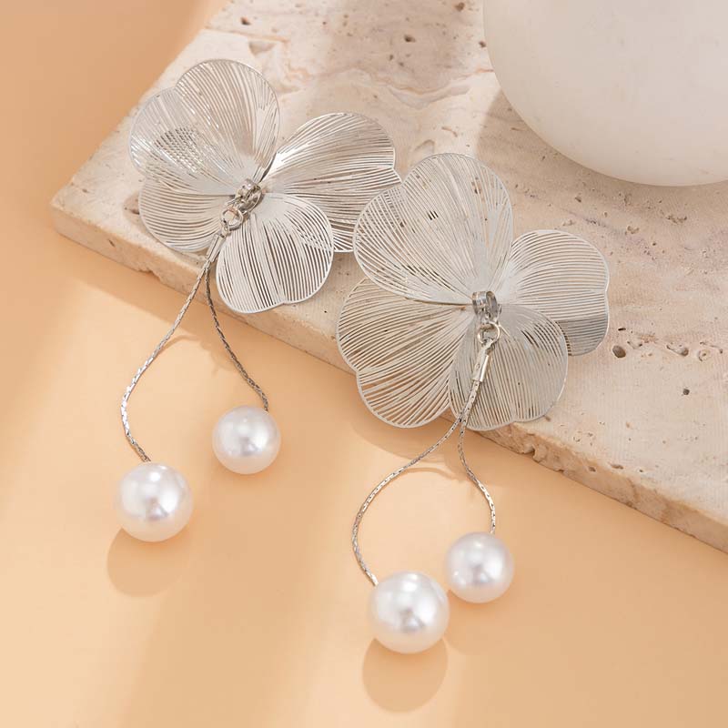 Fashion Flower Petal Long Tassel Drop Earrings for Women 2024 Trend Imitation Pearl Hollow Pendant Earring Wedding Jewelry Gifts