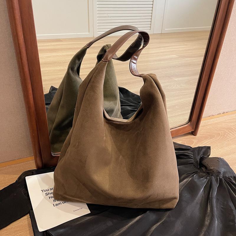 Retro Large-capacity Commuter Tote Bag Women's New Autumn and Winter Versatile Casual Shoulder Armpit Bag
