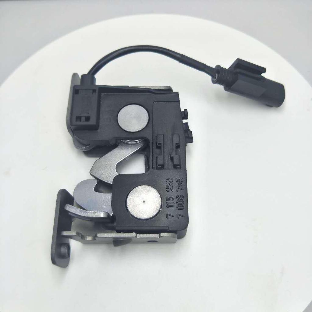 BMW E60/E61/E87/E90 Замок капота защелка пыльник 51237115229
