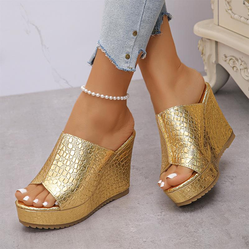 Модные женские босоножки клинья больших размеров золотого и серебряного цвета, модные шлепанцы на толстой платформе из лакированной кожи, летние сандалии на толстой подошве с нескользящей подошвой