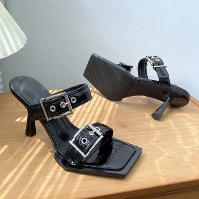 Модные черные сандалии с квадратным носком и металлической пряжкой на ремне, женские летние сексуальные женские тапочки с открытым носком и тонким высоким каблуком, мокасины