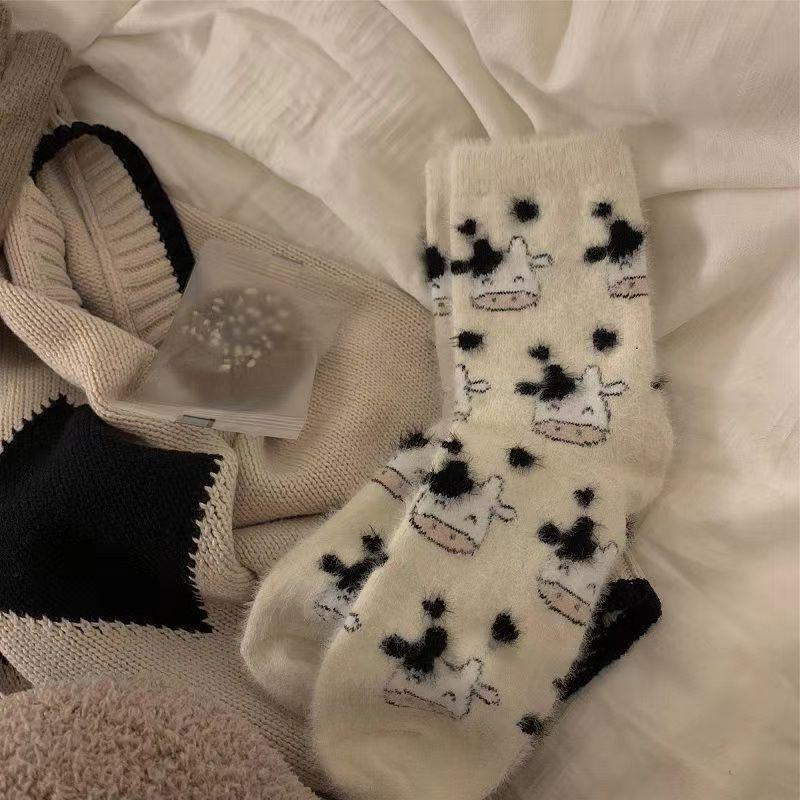 Носки из плюша с коровьим принтом и норкой для женщин и девочек, чулки средней длины, теплые носки для сна из кораллового бархата, зимние термотапочки, забавные носки