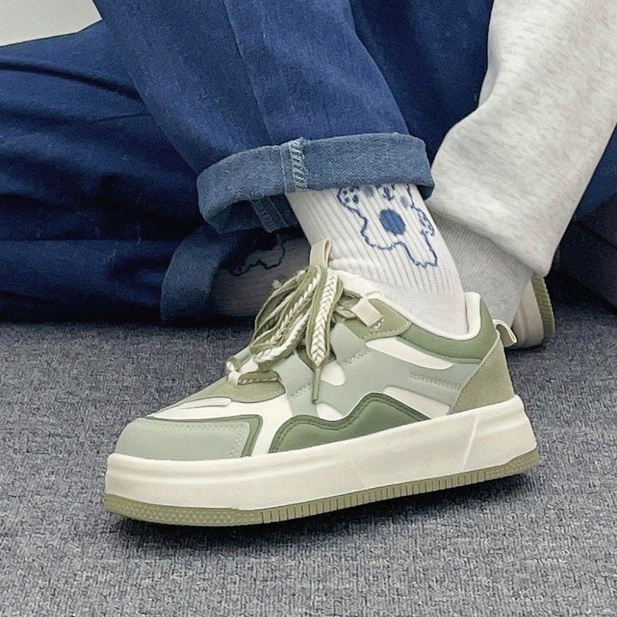 Популярные маленькие белые туфли женские 2025 весна и осень новая универсальная обувь для папы женская платформа нишевая студенческая модная обувь для скейтборда женская прилив