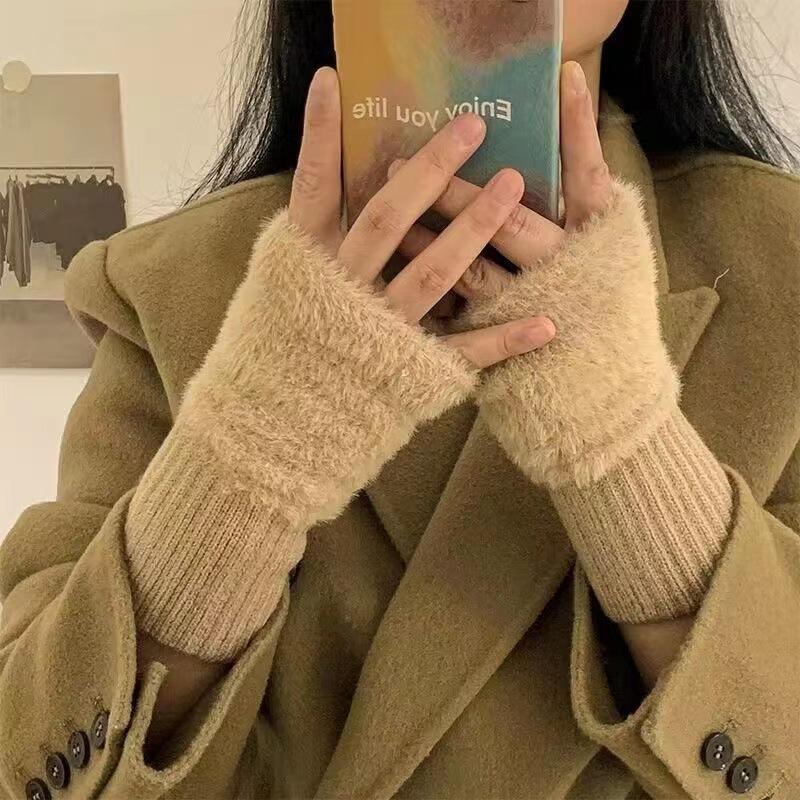 Милые плюшевые перчатки для женщин, утолщенные для тепла зимой, вязаные из шерсти с сенсорным экраном для езды на велосипеде, защищающие от холода для студентов зимой
