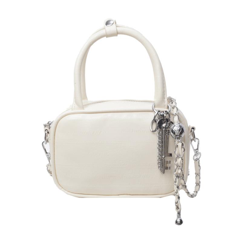 This year, it is popular, fashionable, high-quality, portable small square bag, foreign style, simple and versatile temperament chain, messenger bag, 