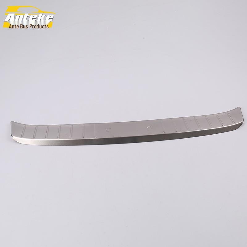 Защита заднего бампера и багажника для моделей Corolla 14-го поколения: Декоративная полоса и наклейка