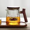 Стеклянный чайник с деревянной ручкой и ситечком