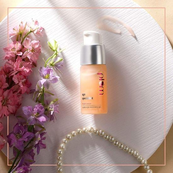 Plum Bright Years Восстанавливающий гель для кожи под глазами