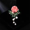 Женская брошь в элегантном дизайне «легкая роскошь», трехмерная брошь-роза с имитацией жемчуга, модная и универсальная брошь нишевого дизайна
